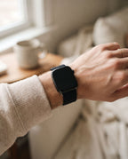 Bracelet nylon élastique, porté au poignet