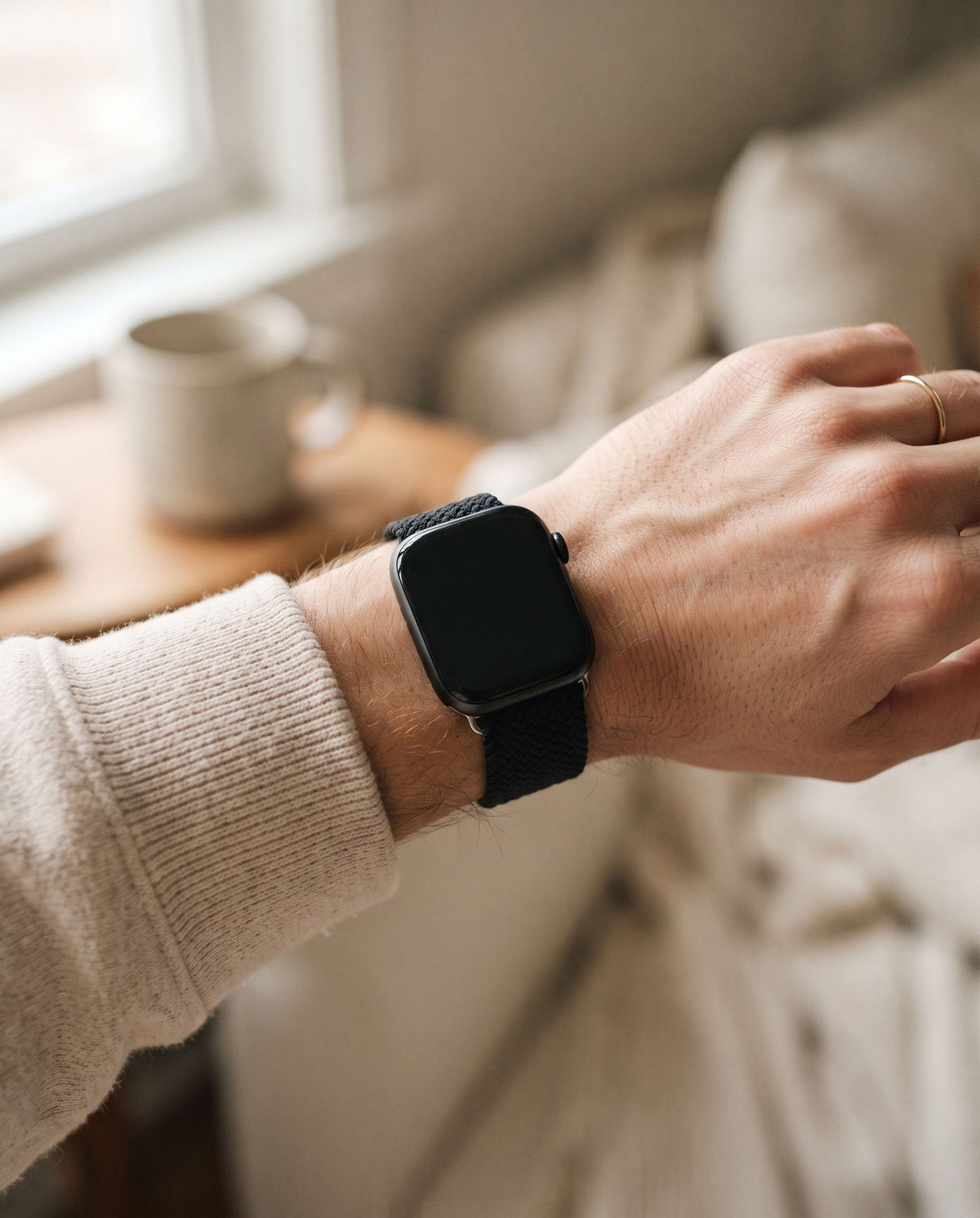 Bracelet nylon élastique, porté au poignet